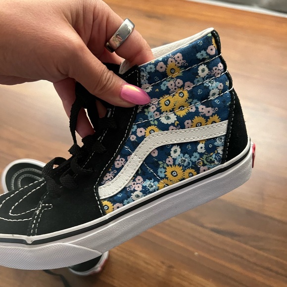 Girls Hightop Vans size 1.5 (Black/Floral) - Picture 7 of 8